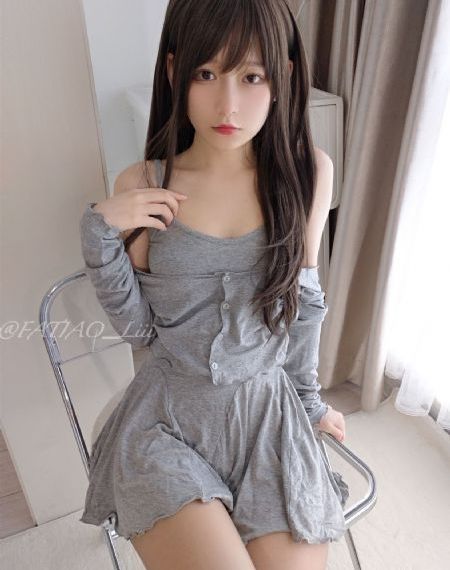 撕开她的乳罩慢慢揉捏吻视频
